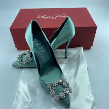 Roger vivier Natural Flower Strass Buckle Satin Point Toe Pum