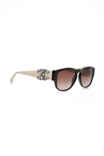 CHANEL Brown Acetate and Beige Lambskin Crystal Baguette Chain CC Sunglasses