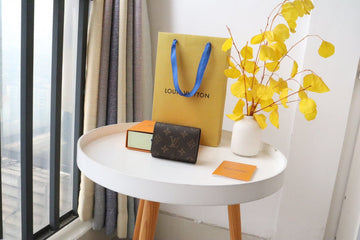 ES - LOV Wallet - 738