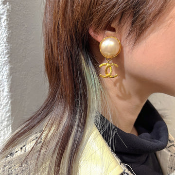Chanel CC Logo Pearl Earrings 96P
