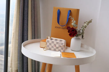 ES - LOV Wallet - 1401