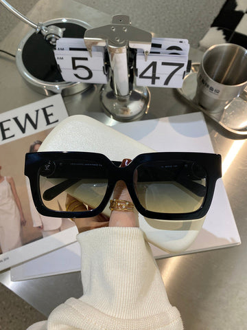 ES - LOV SunglaES - 147