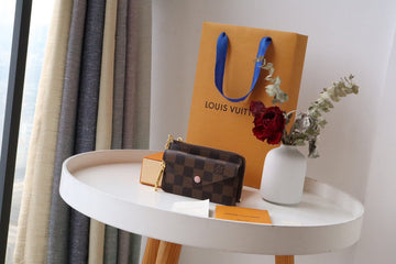 ES - LOV Wallet - 1404