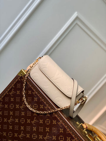 ES - LOV Women Bag - 2129