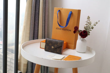 ES - LOV Wallet - 1354