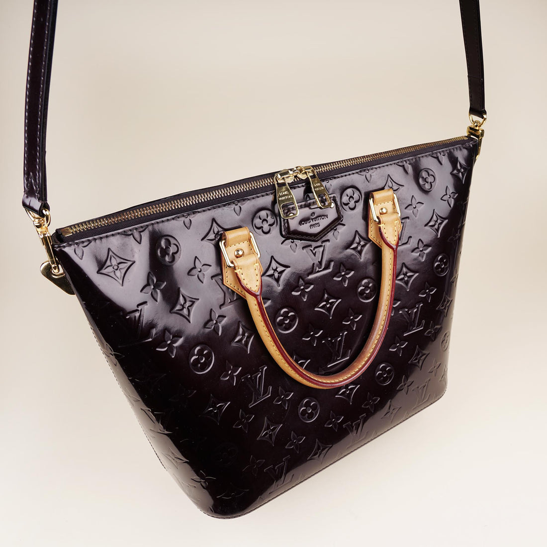 Montebello MM Shoulder Bag